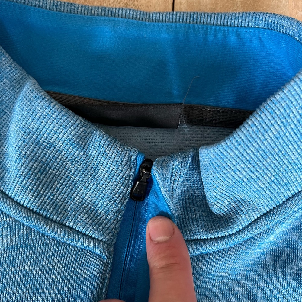 Under Armour 1/4 zip Golf Sweater - Picture 3 of 6